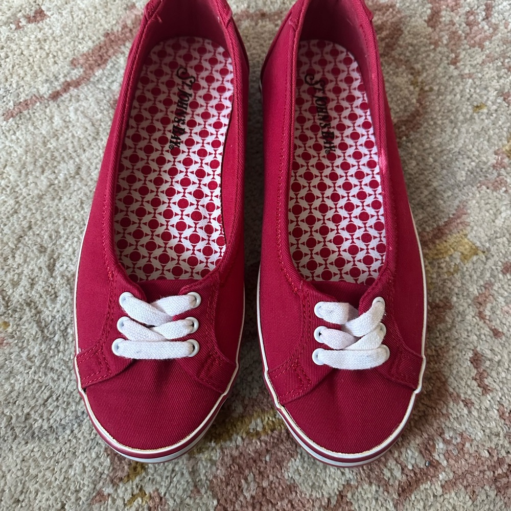 ✨St. John's Bay Red Flats 7.5 W